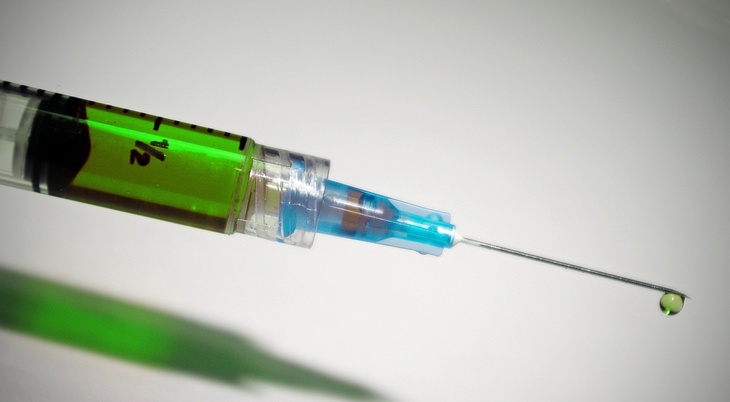 Вирусолог оценил перспективы двойной вакцины от гриппа и COVID-19