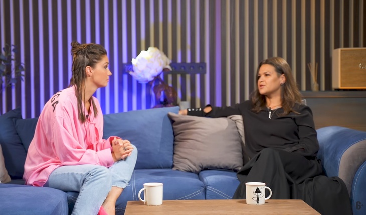 Govorit Chto Lyubit Priluchnyj Pytaetsya Dobitsya Prosheniya Muceniece