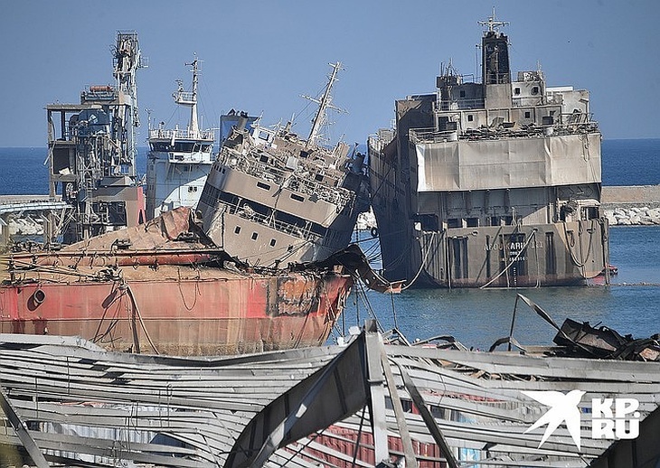 Порт Бейрута фактически уничтожен взрывом селитры.