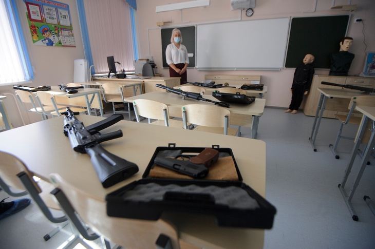 «Это основной предмет в жизни»: учитель Комаров против исключения ОБЖ из школьной программы