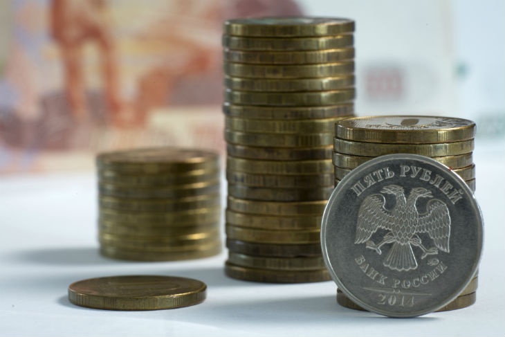 «Рубль будет дергаться в разные стороны»: Ракша о курсе российской валюты
