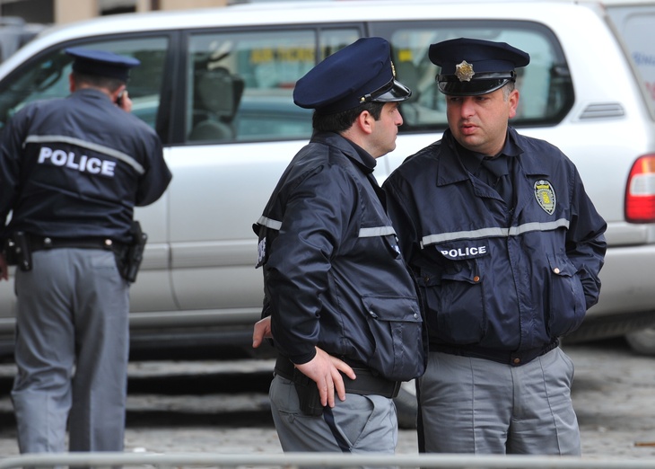 Больше 15 человек захвачены в заложники в грузинском банке