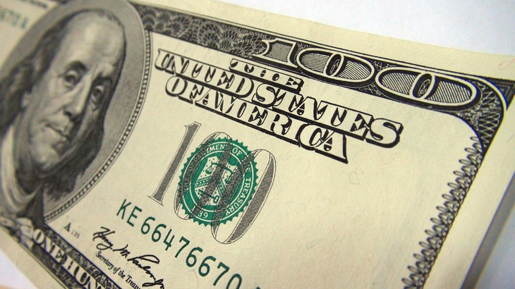 Доллар может обесцениться из-за кризисных вливаний в экономику США
