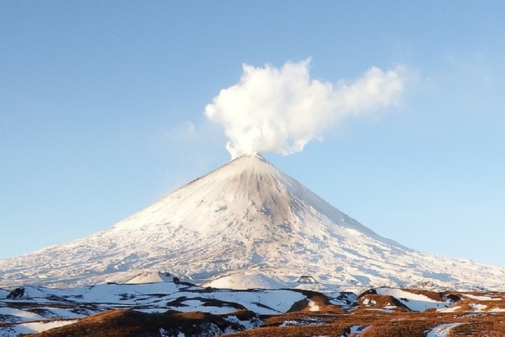 2020-й продолжается: на Камчатке проснулись два вулкана