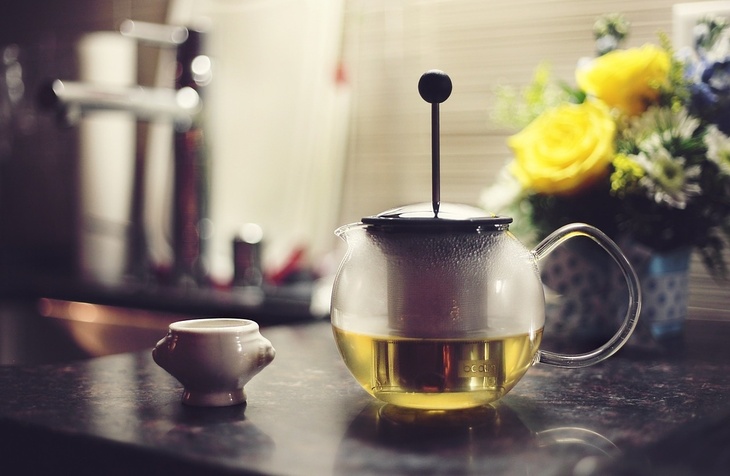 Спасает от смерти: названа неожиданная польза зеленого чая и кофе