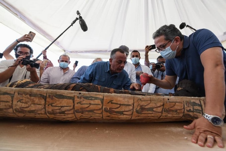 «Закопайте это обратно!»: ученые начали вскрывать саркофаги с мумиями