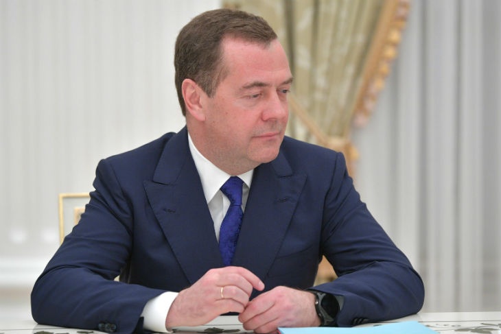 Медведев предложил выдавать выписанные по рецепту лекарства бесплатно