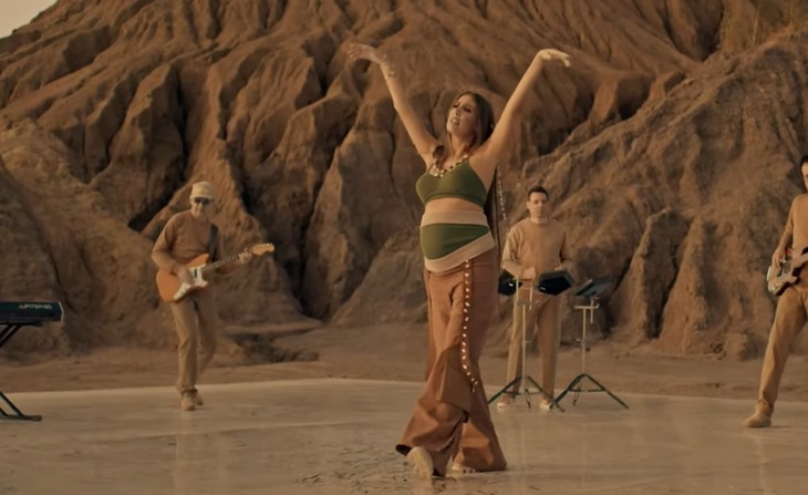 «Очень гармонично»: Кети Топурия официально подтвердила беременность