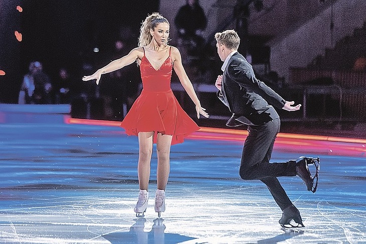Ольга Бузова в «Ледниковом периоде» катается в паре с олимпийским чемпионом Дмитрием Соловьевым.