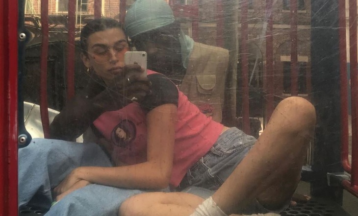 Дочь Урганта поделилась историей знакомства с чернокожим бойфрендом