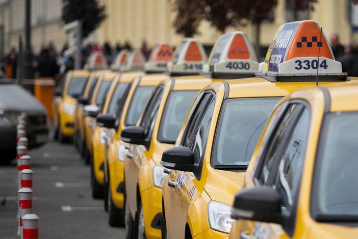 Бузова, щедрые чаевые и роды: интересные курьезы в работе таксистов
