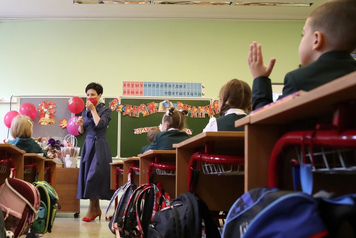 Пост сдал: московских учителей старшего возраста заменят студентами