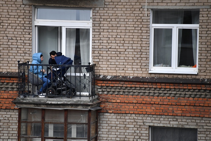 Россиянам напомнили, что запрещено делать на собственном балконе