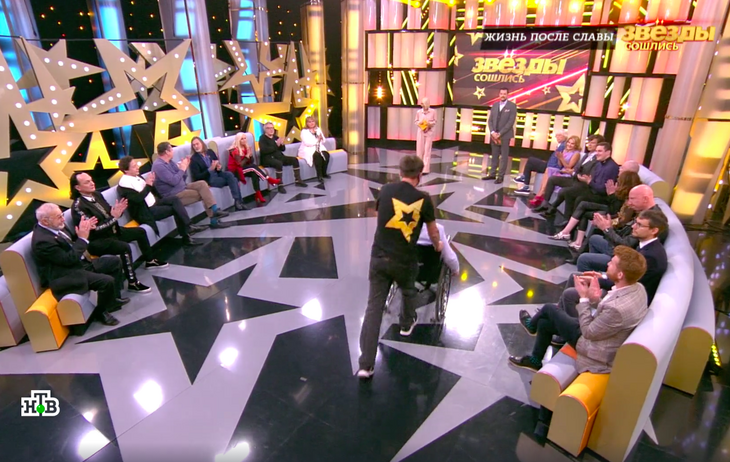 Полежайкин из «Папиных дочек» передвигается в инвалидном кресле 