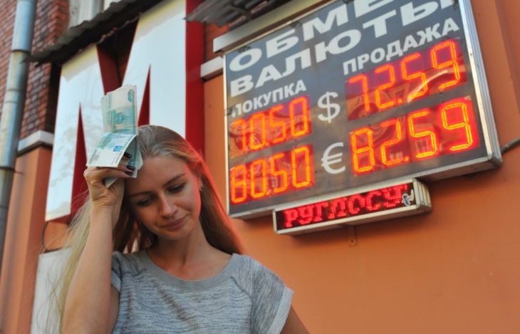 Любовь россиян к рублю назвали безграмотностью 