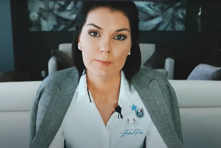 «Мафиози клещами вцепились в сцену»: блогер прошлась по Пугачевой