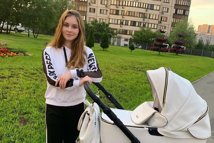 «4 месяца»: Липницкая впервые показала лицо дочки от коллеги-фигуриста