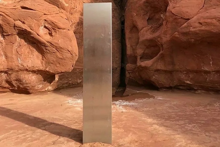 «Неважно, с какой вы планеты»: в пустыне нашли таинственный монумент