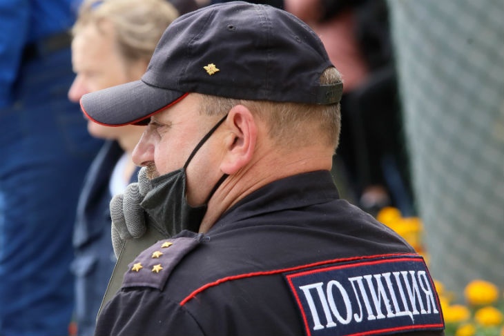 В Москве неизвестный взял заложников в квартире и угрожает взрывом