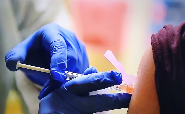 Биолог предупредила о фейковой вакцине от COVID-19