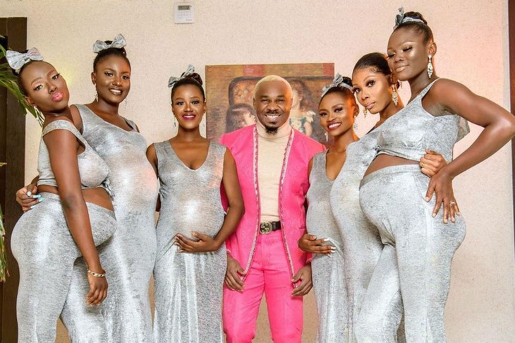 «Все дети от меня»: мужчина привел на свадьбу шестерых беременных женщин