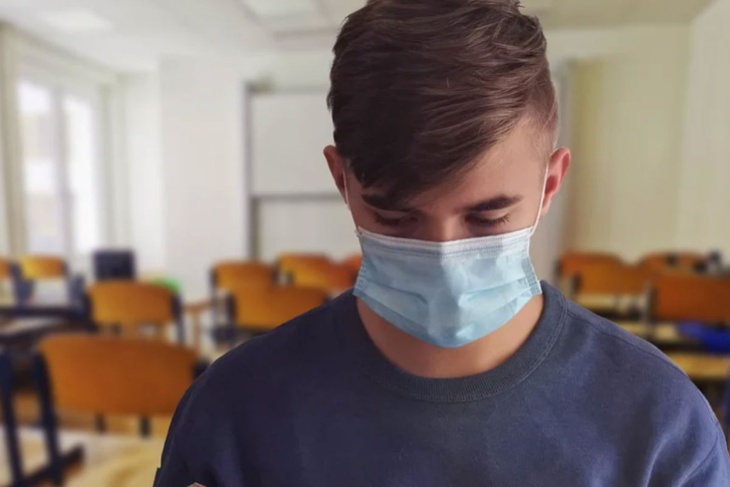 «Умная» маска: школьники придумали респиратор, распознающий коронавирус