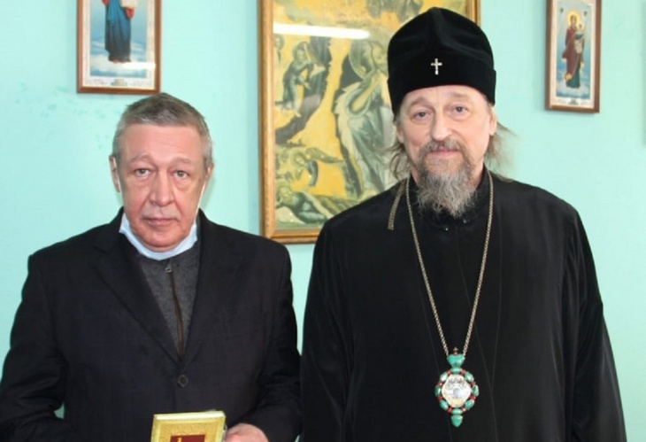 Священники сфотографировались с Ефремовым в СИЗО