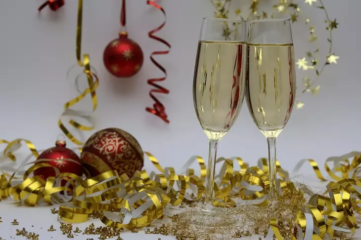 В Минздраве назвали оптимальную дозу шампанского на Новый год