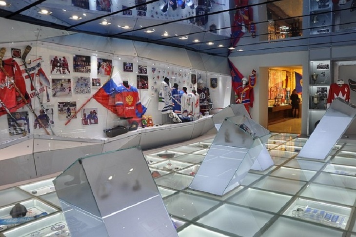 В музее нашли кубок с портретом Ленина, царскими рубинами и костью мамонта