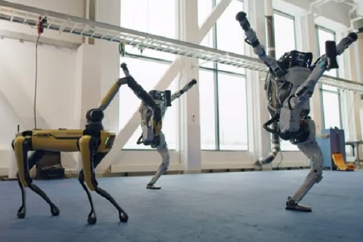 Короли танцпола: роботы показали зажигательные «грязные танцы»