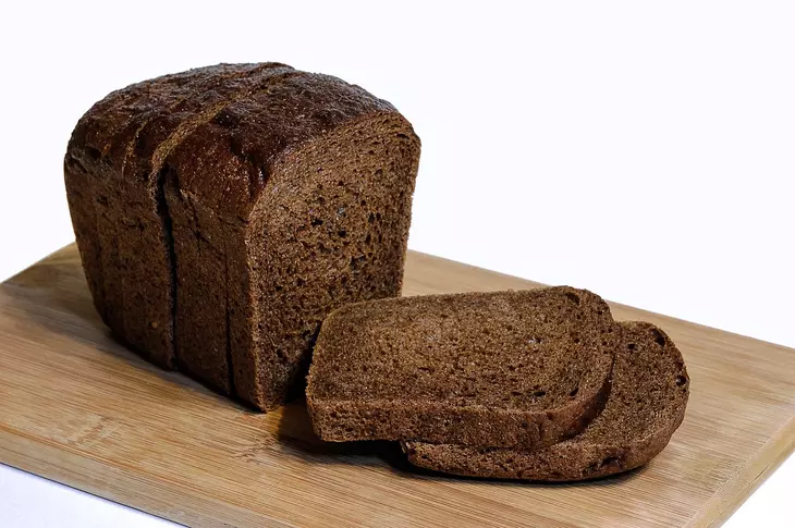 Чем опасен черный хлеб