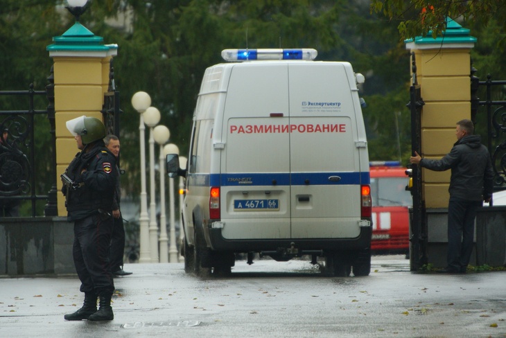 Бдительная продавец из Петербурга нашла бомбу в примерочной 