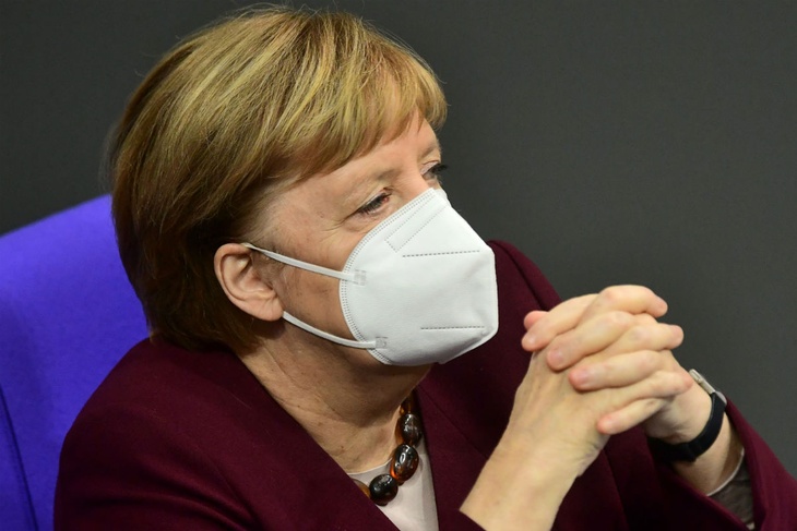 Зима близко: Меркель предупредила о третьей волне коронавируса