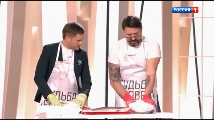 Лучший солист: Виктор Логинов научил Бориса Корчевникова солить рыбу