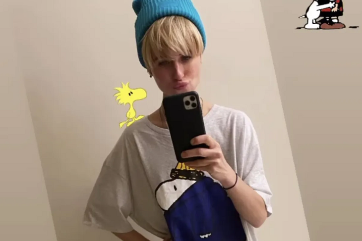 «Инфантильность зашкаливает»: Карпович затравили за растянутую футболку