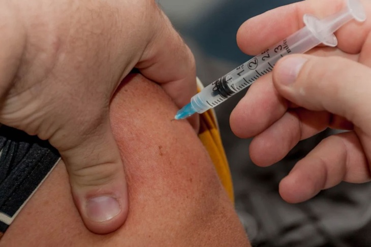 Названы три группы людей, которым следует избегать коронавирусной вакцины