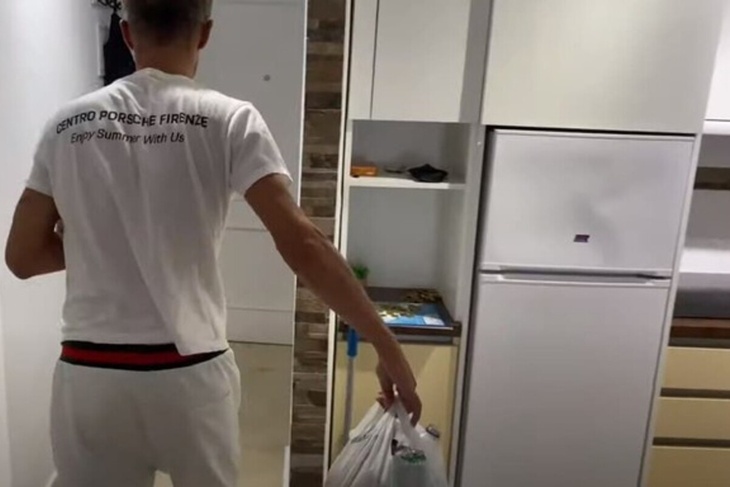 «Квартира у мельницы, дешевый район»: Панин провел рум-тур по собственному дому в Испании