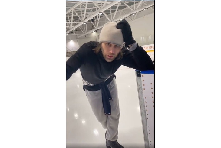 «Все ощутимо болит»: Навка показала страдающего на льду мужа Заворотнюк