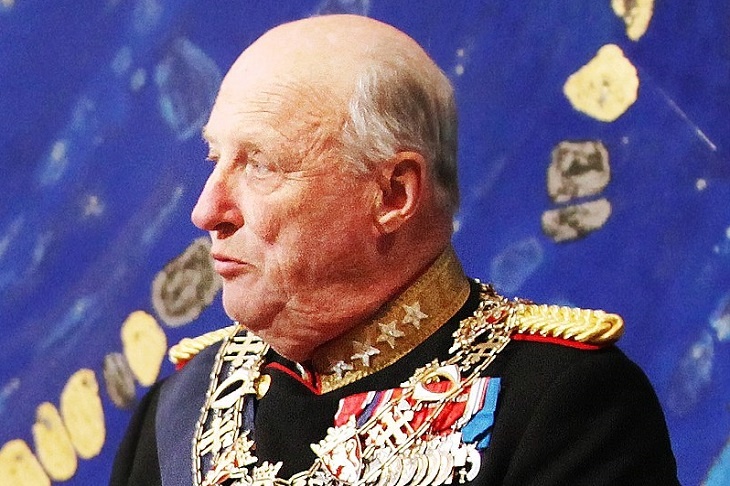 «Отпуск по болезни»: 83-летний король Норвегии временно сложил полномочия