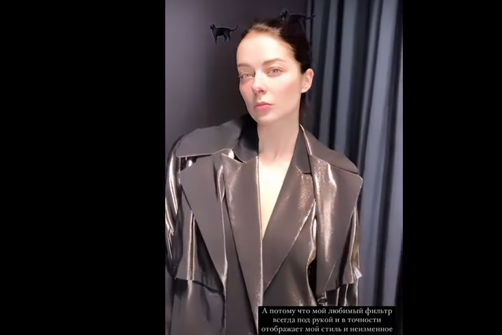 «Что скажет муж?»: Марина Александрова произвела фурор снимками в пиджаке на голое тело