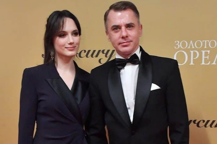 «Жены выпили все соки»: вышедшего в свет с новой супругой экс-мужа Климовой не узнали фанаты