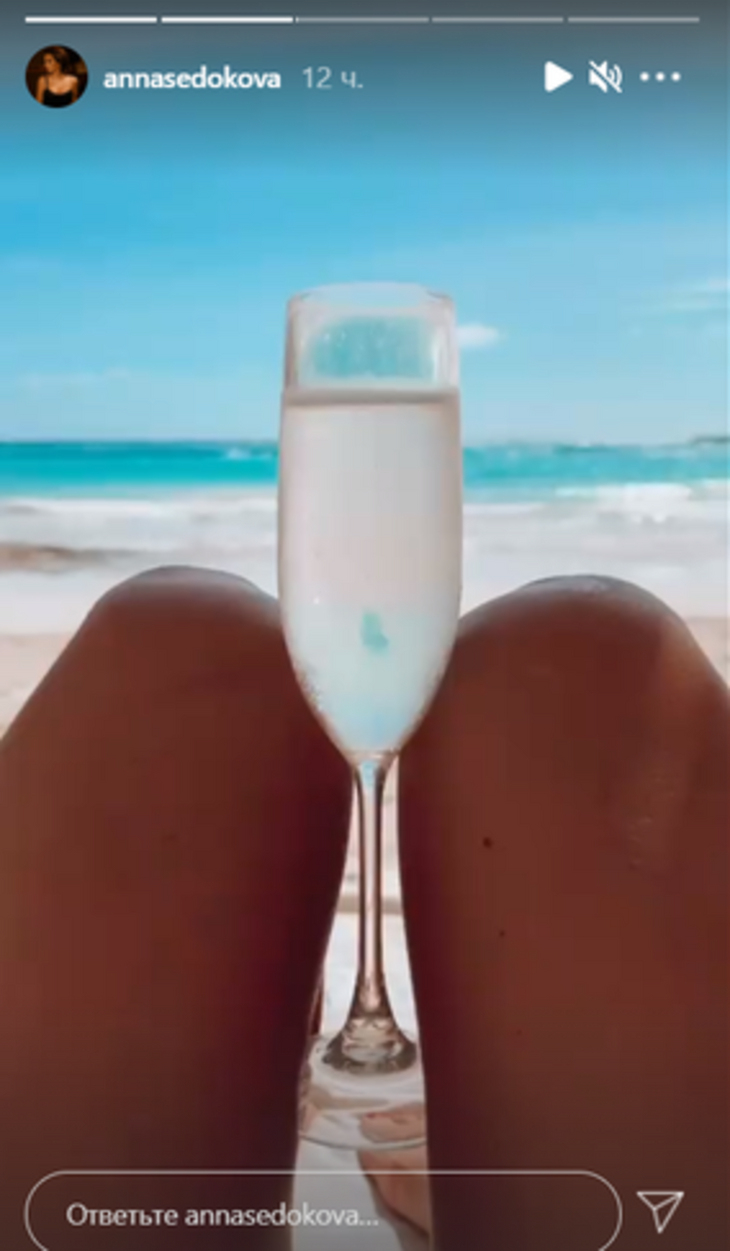 «Способна свести с ума»: Седокова похвасталась загорелыми ногами на отдыхе в Майами