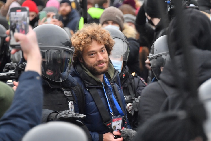 Блогера Илью Варламова и самого задержали во время протестов в Москве 23 января.