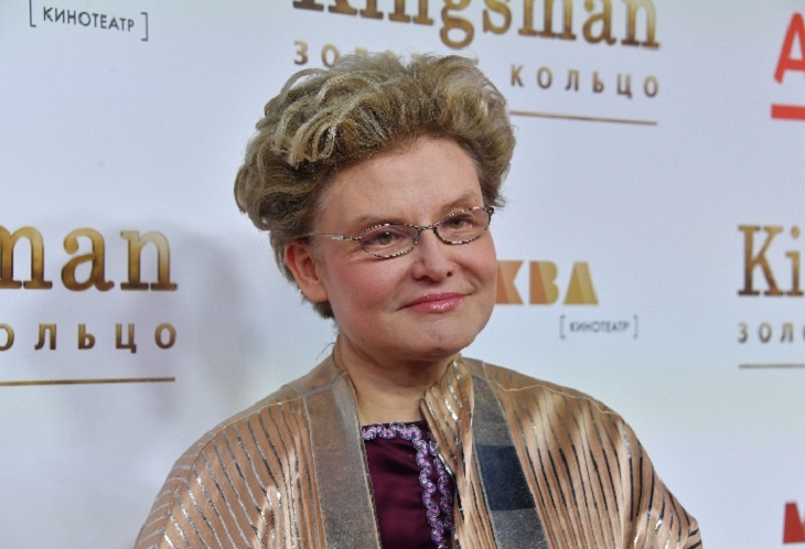 «Полного разрыва нет»: 59-летняя Малышева серьезно повредила ногу, поскользнувшись на каблуках