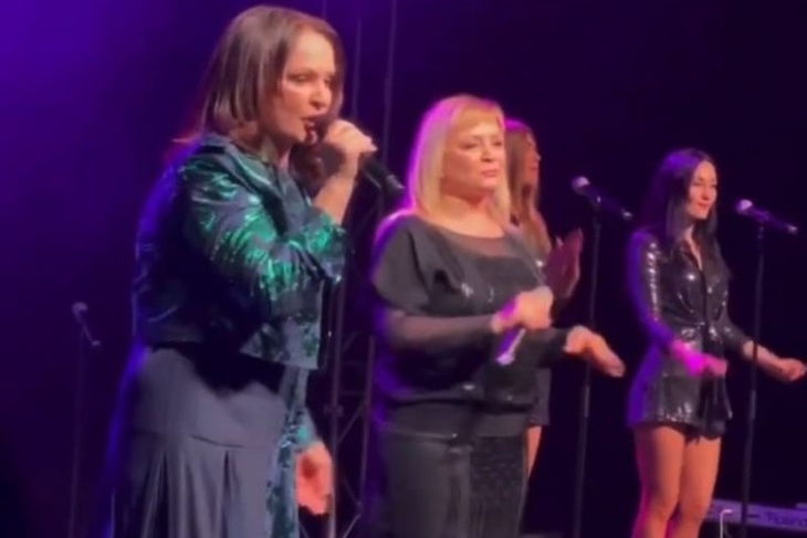 «Очень постарела»: в Сети раскритиковали располневшую фигуру засветившейся в России Ротару