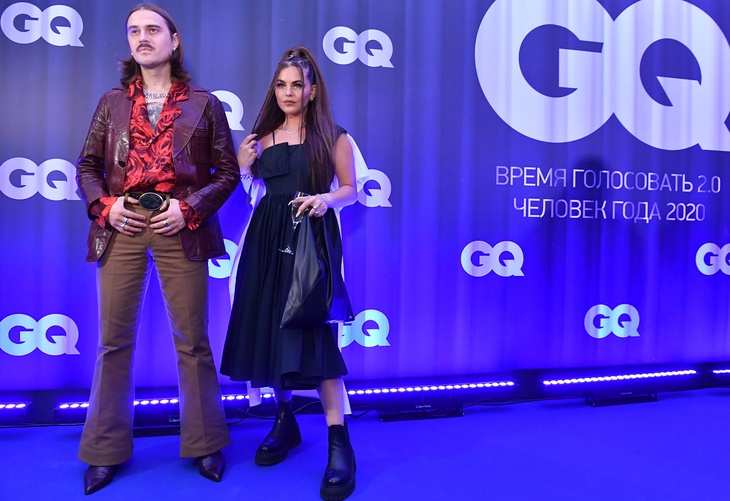 «Он же ей в пупок дышит»: Таюрскую из Little Big обвинили в пиаре на помолвке «Он же ей в пупок дышит»: Таюрскую из Little Big обвинили в пиаре на помолвке