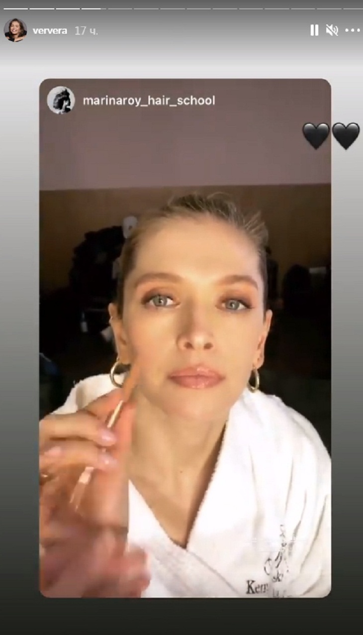 Делай как я: Вера Брежнева научила красить губы в стиле «лихих» 90-х