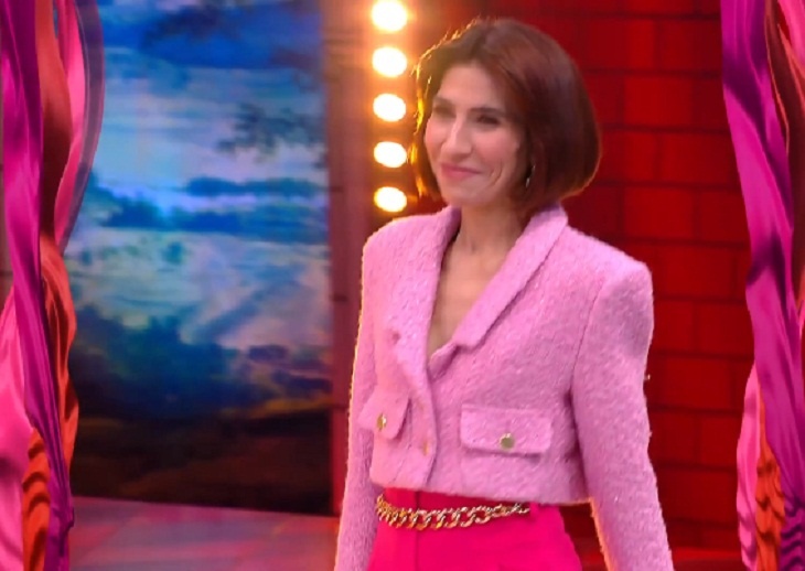 «Подчеркивает талию и бедра»: Васильев показал изящный жакет, который приходит на смену оверсайзу