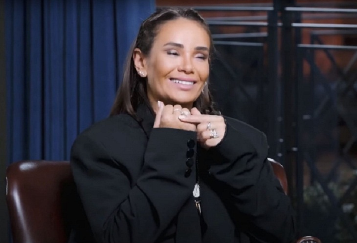 «Мечтала о трех каратах»: Айза Анохина похвасталась помолвочным кольцом от Олега Майами