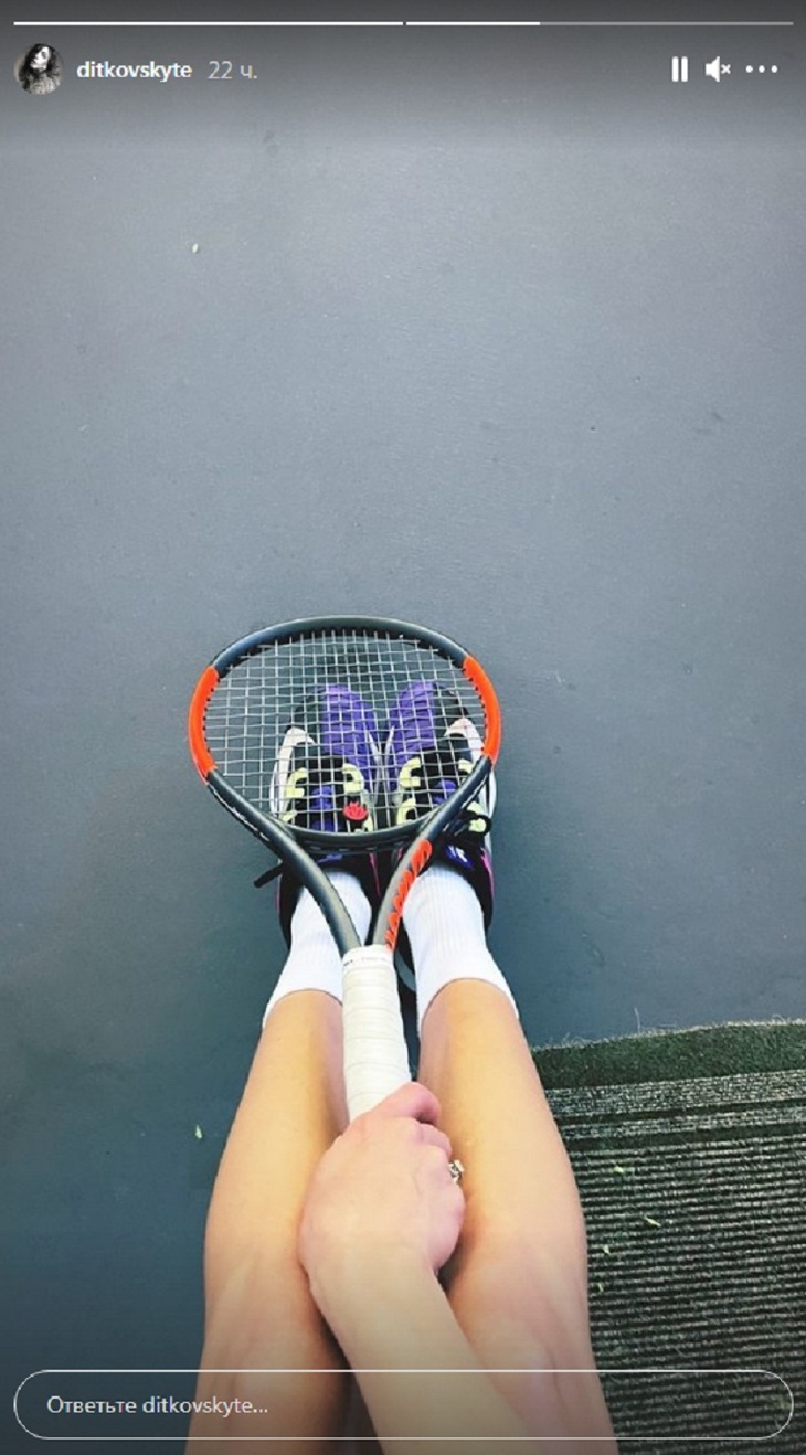 На «том самом» пальце: Агния Дитковские «засветила» помолвочное кольцо 